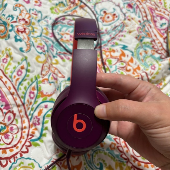 Beats by Dre Solo3 Wireless Headphones - Purple and Orange - Picture 2 of 4